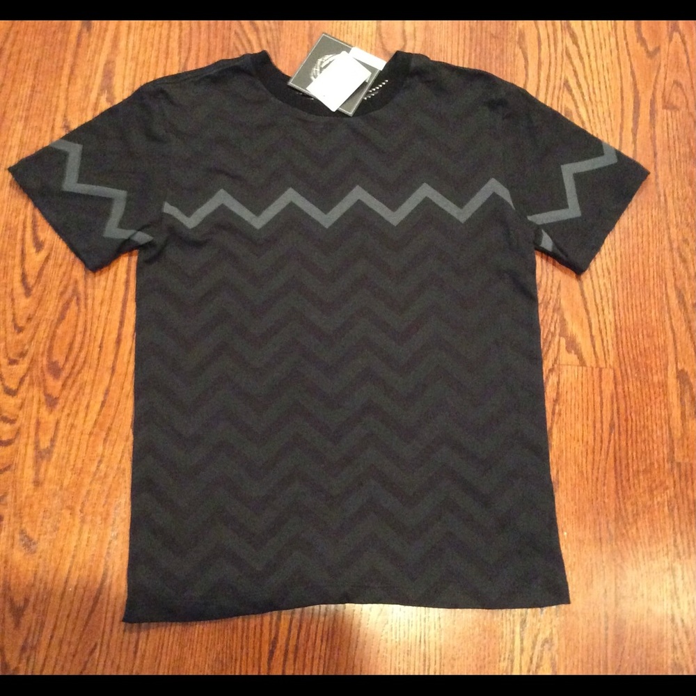 Boys xl zig zag tee NEW